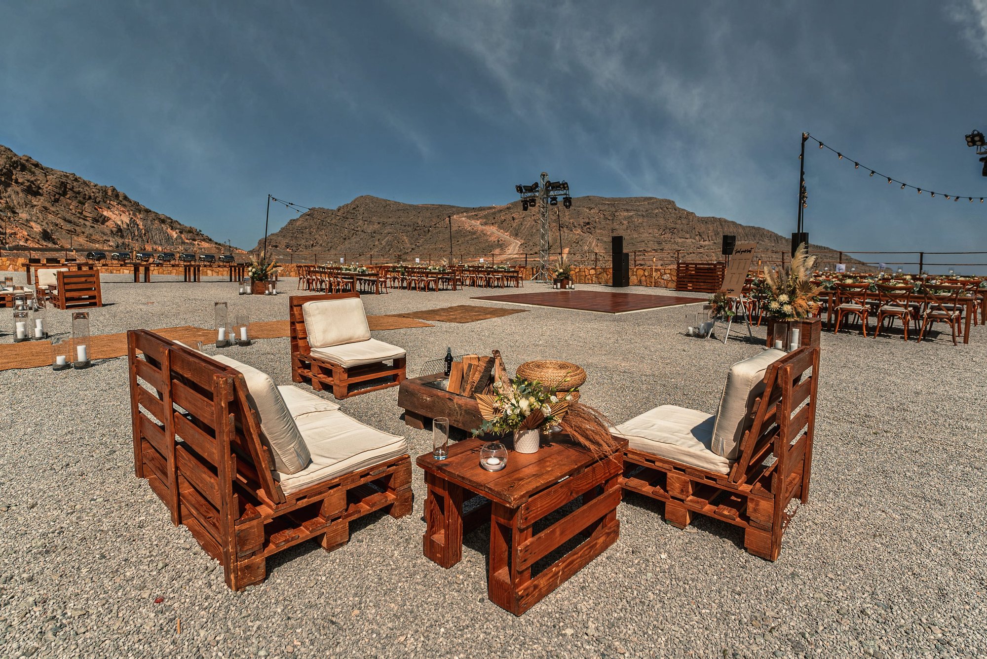 Outdoor seating GHI06289